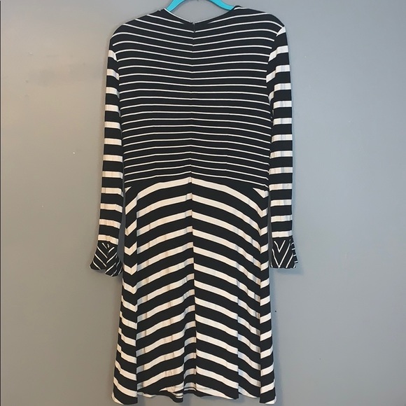 Black and white striped dress with flutter sleeve - Picture 3 of 3
